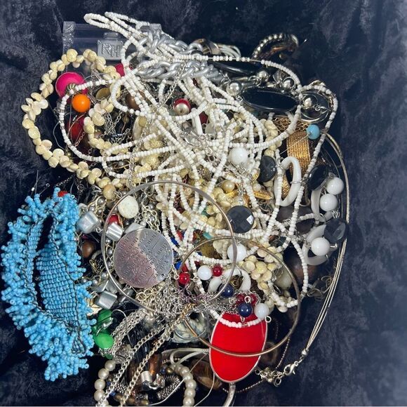 5 pound scoop of craft jewelry vintage to current for repurpose - Picture 6 of 12